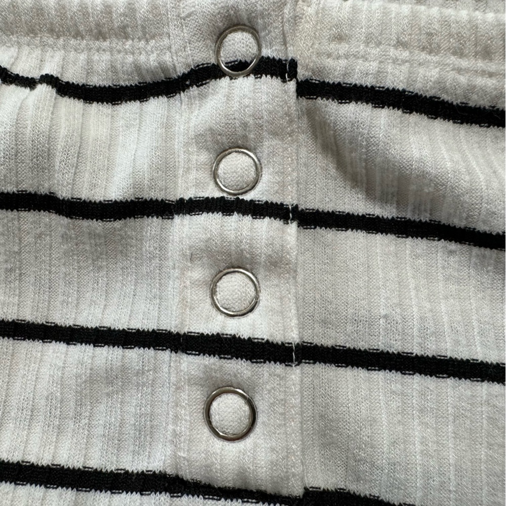 TORRID 1 Plus Size White Black Stripe Ribbed Off-Shoulder Henley Short Sleeve 1X - Picture 13 of 14